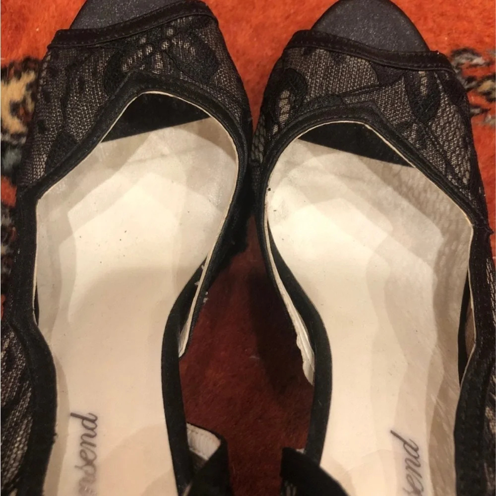 Elegant Black Lace Peep-Toe Heels - Picture 4 of 6